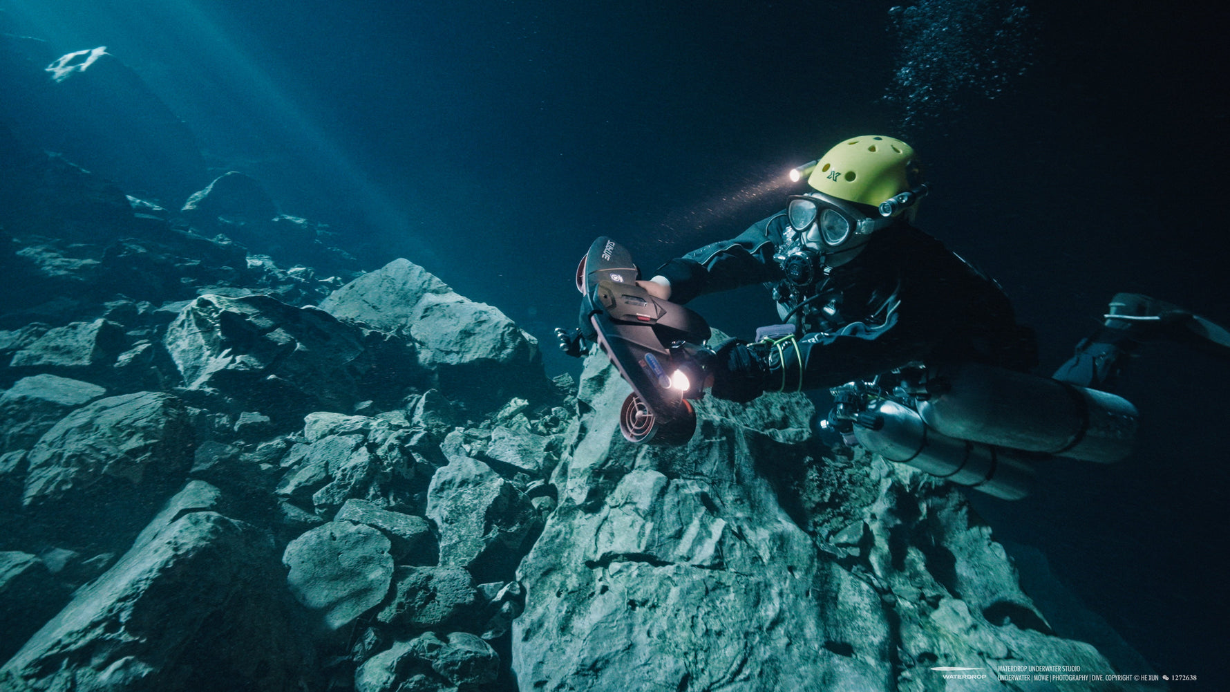 Navbow Dual-Motor Underwater Scooter