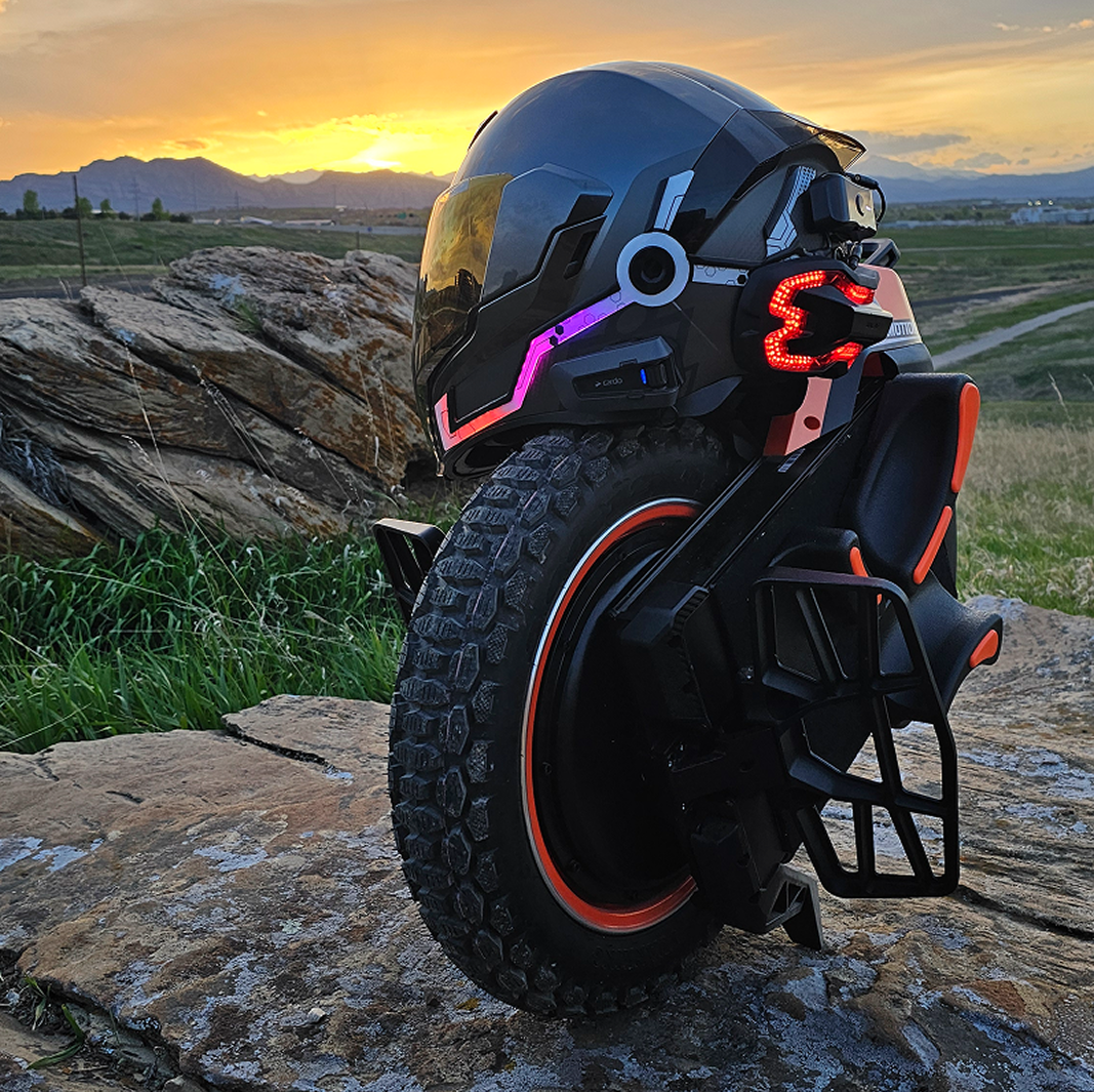 Black Brake Free USB-C Motorcycle Helmet