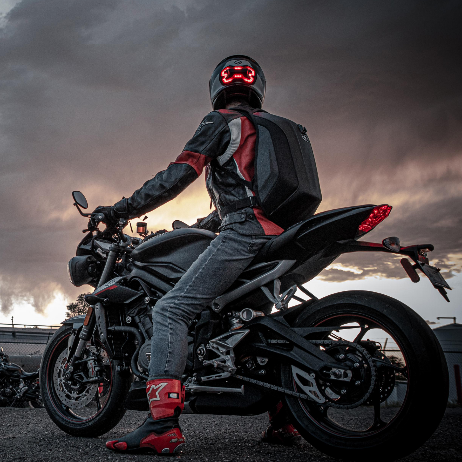 Black Brake Free USB-C Motorcycle Helmet