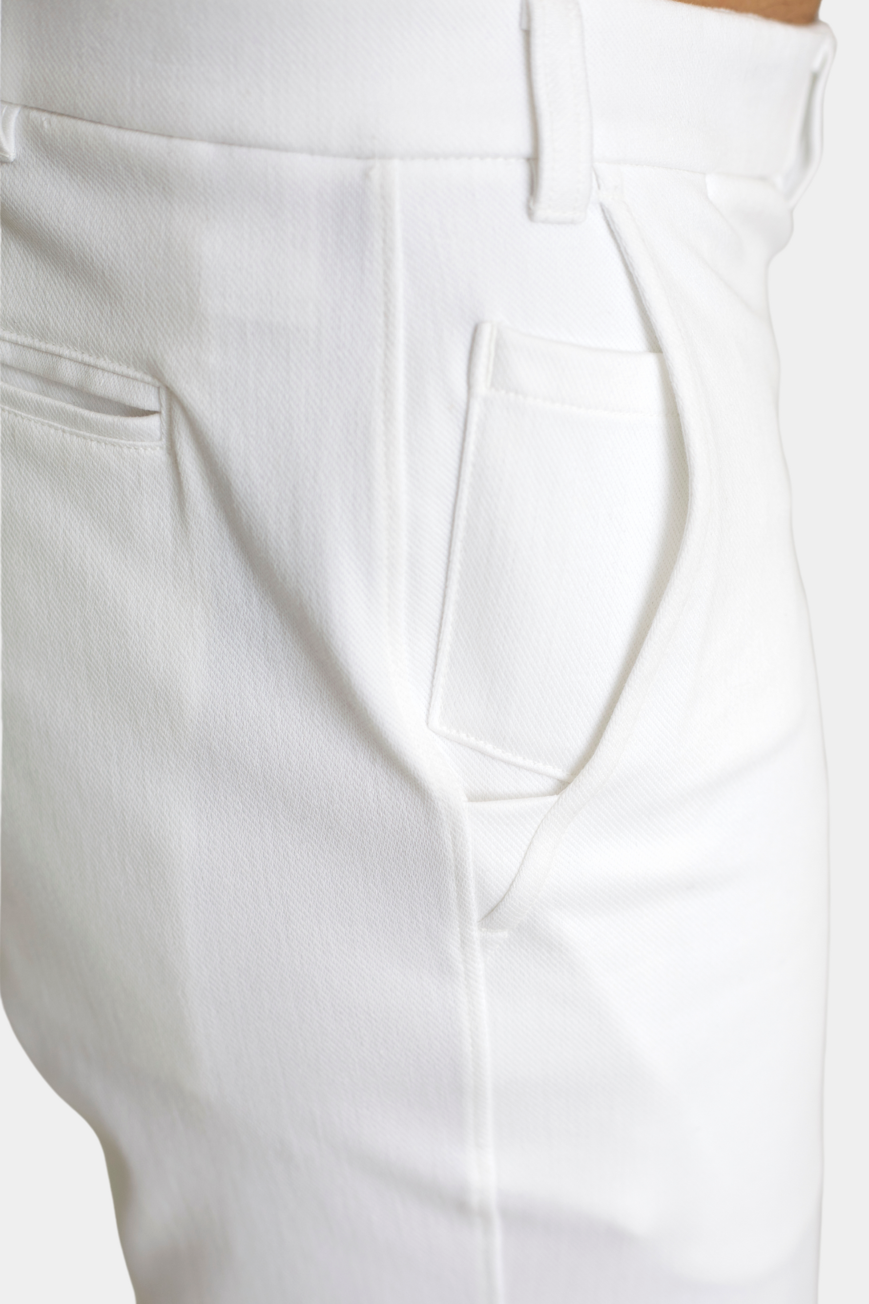 Stretch Eagle Shorts | White