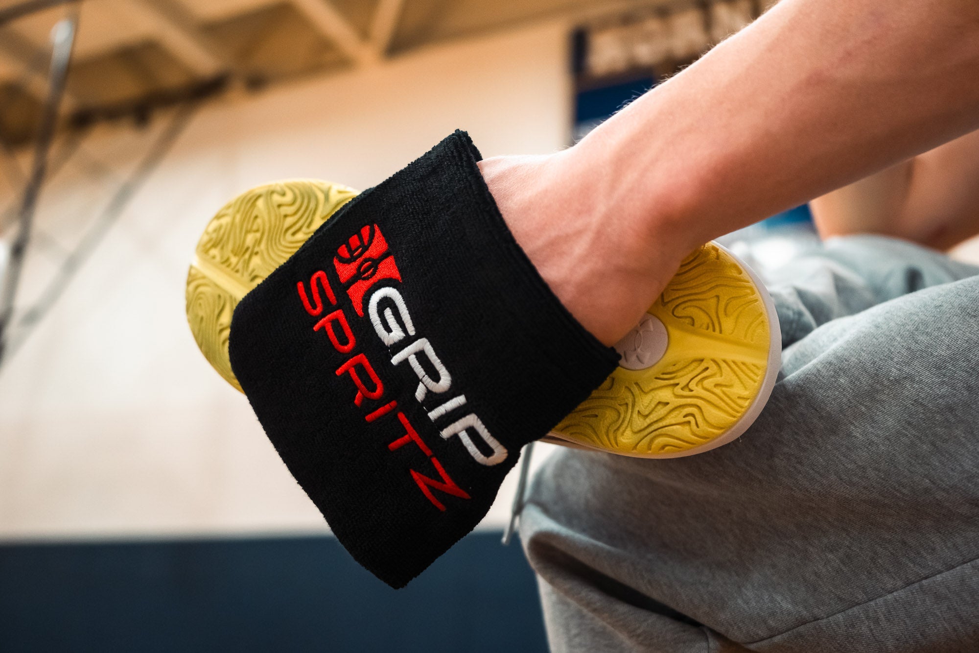 Grip Spritz Spritz Mitt | Basketball Shoe Grip Spray Applicator