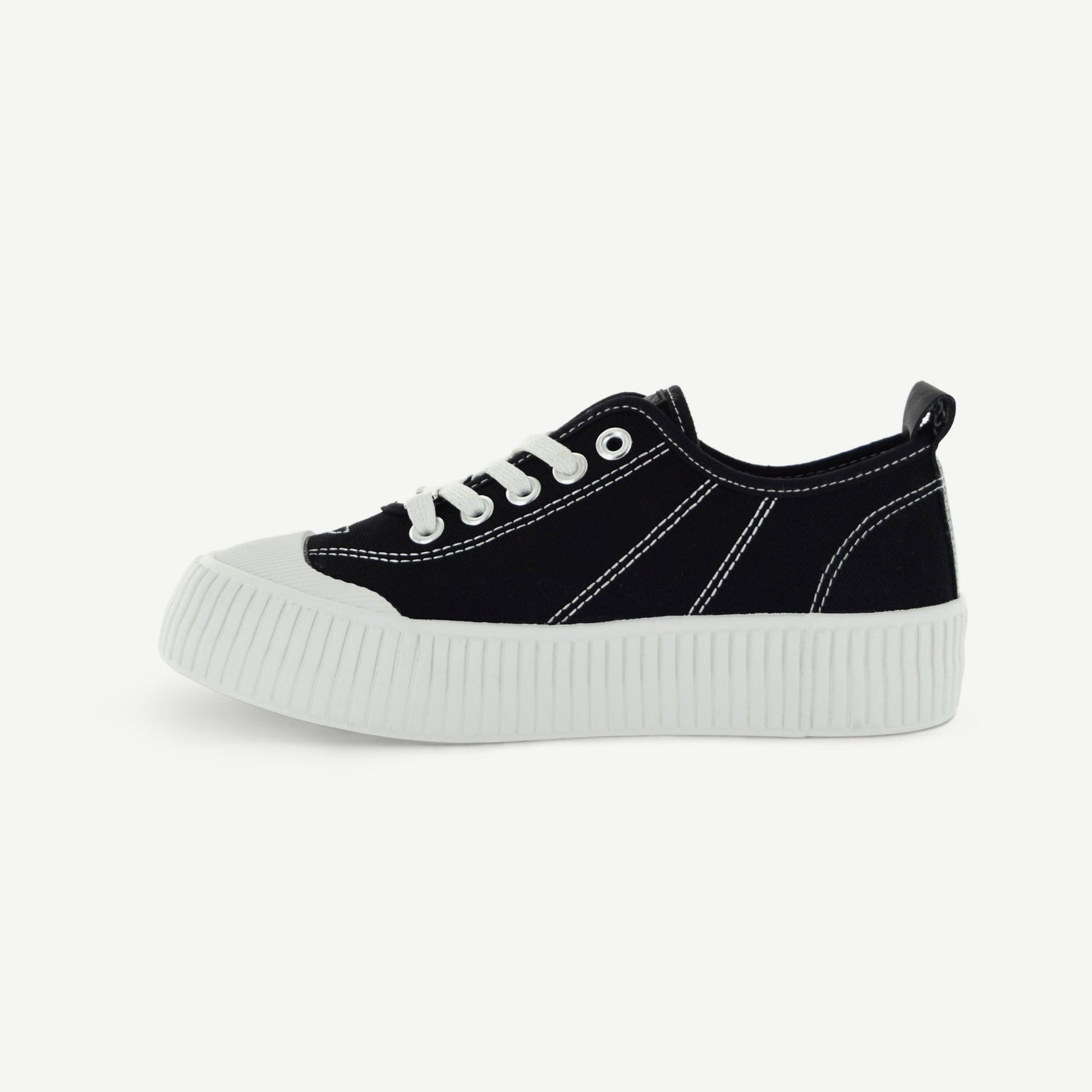 Court Royale Vulcanized Court Shoe | Black/White