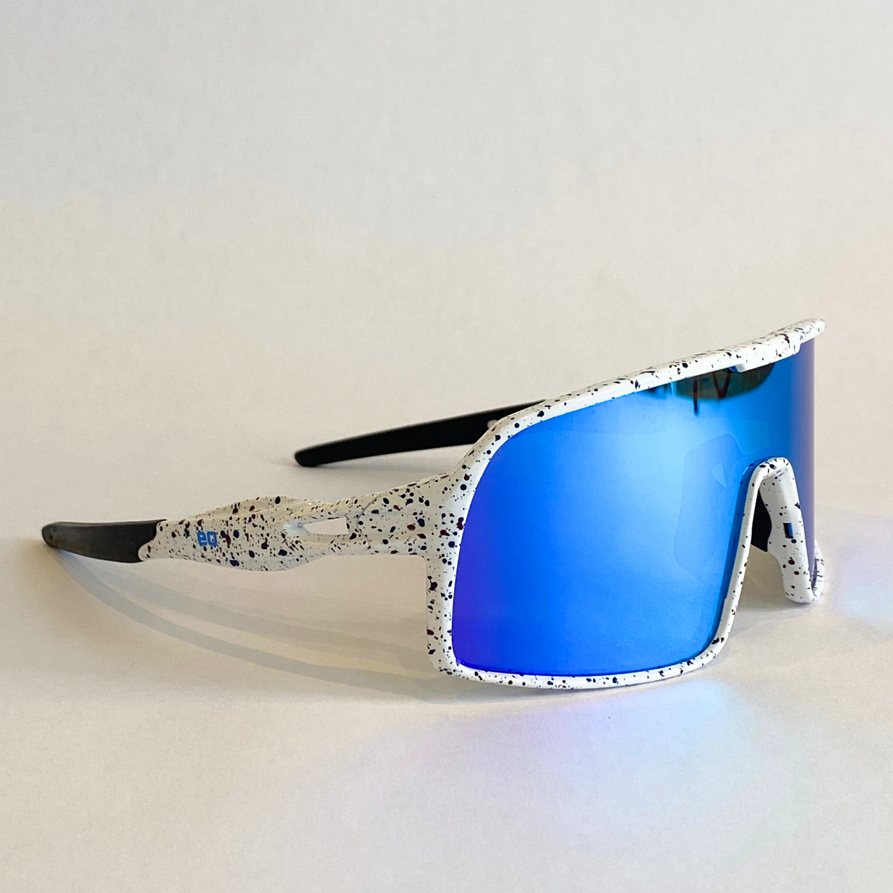 Flying Dog Snowstorm with Blue-Mirror Revo Lens