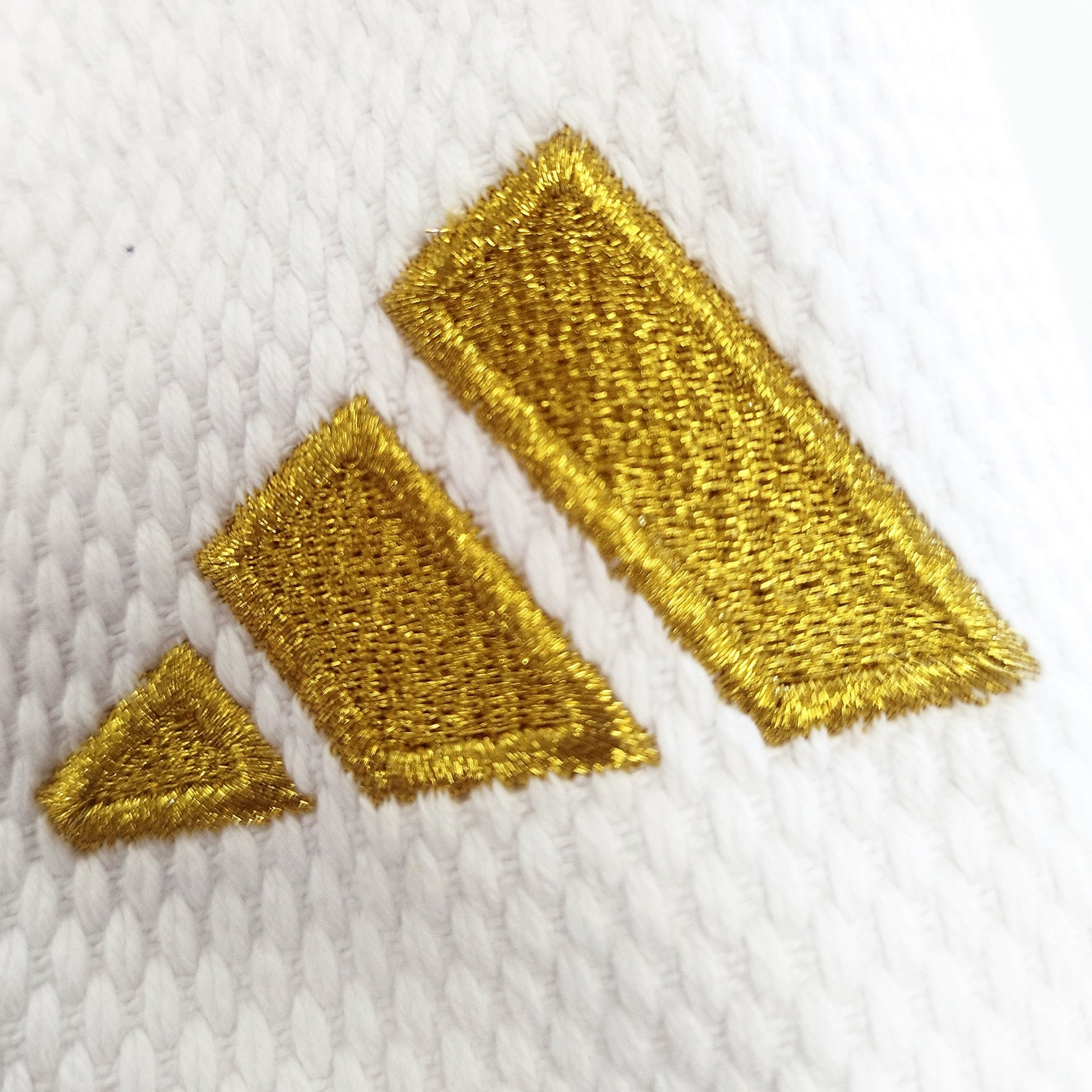 Quest Gold Stripes Judogi | J690