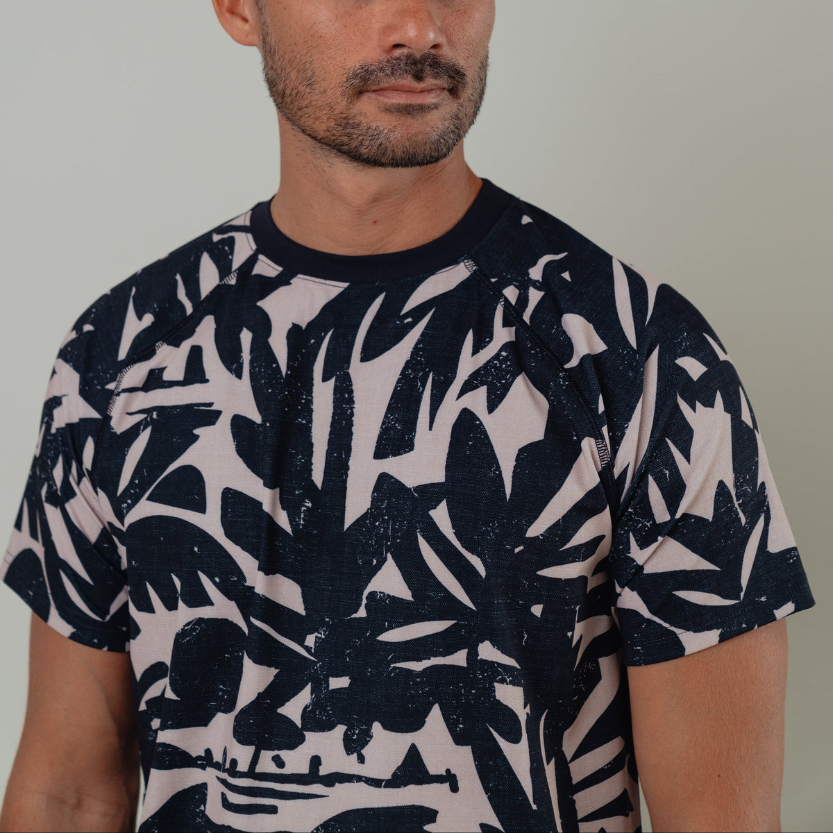 OLEU SUNSPORT™ UV TEE SHIRT | CARVINGS SANDSTONE