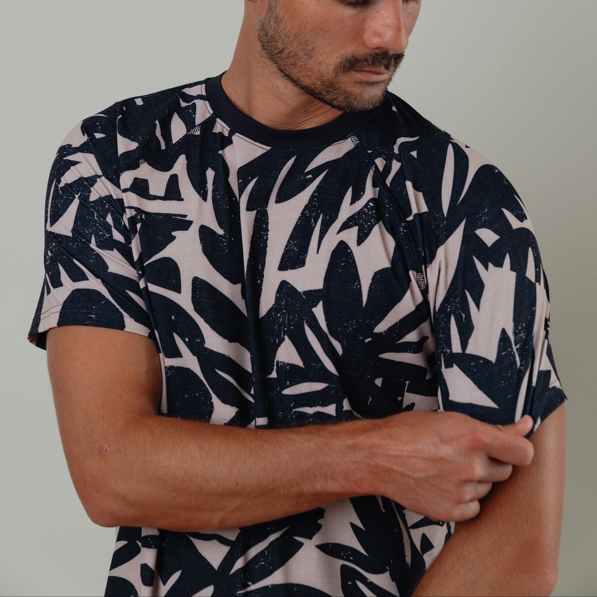 OLEU SUNSPORT™ UV TEE SHIRT | CARVINGS SANDSTONE