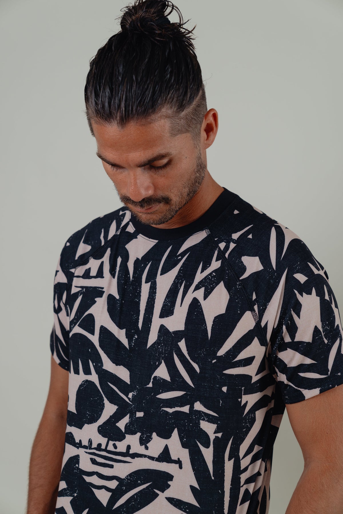 OLEU SUNSPORT™ UV TEE SHIRT | CARVINGS SANDSTONE
