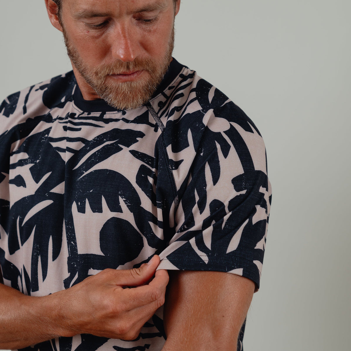 OLEU SUNSPORT™ UV TEE SHIRT | CARVINGS SANDSTONE