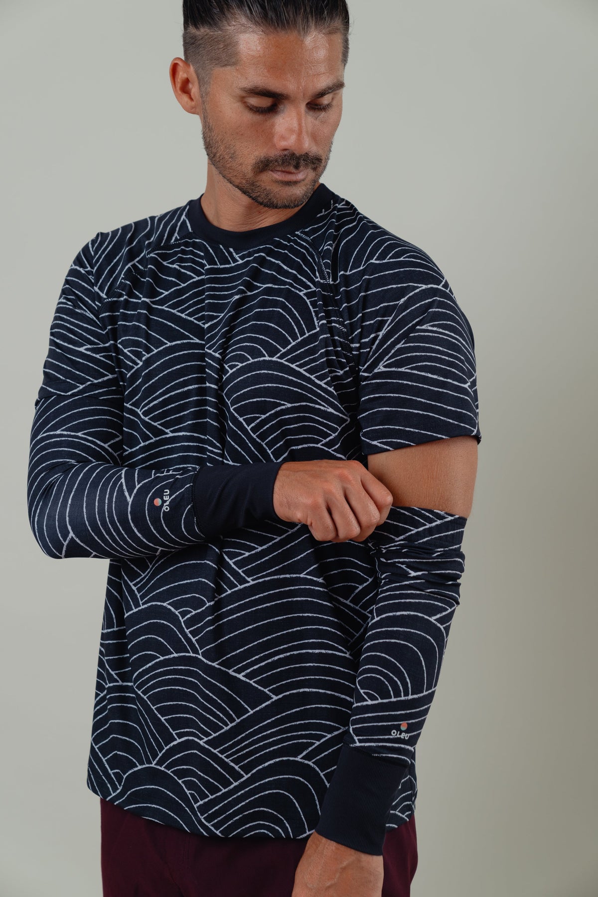 OLEU SUNSPORT™ UV ARM SLEEVES | STORM CARBON