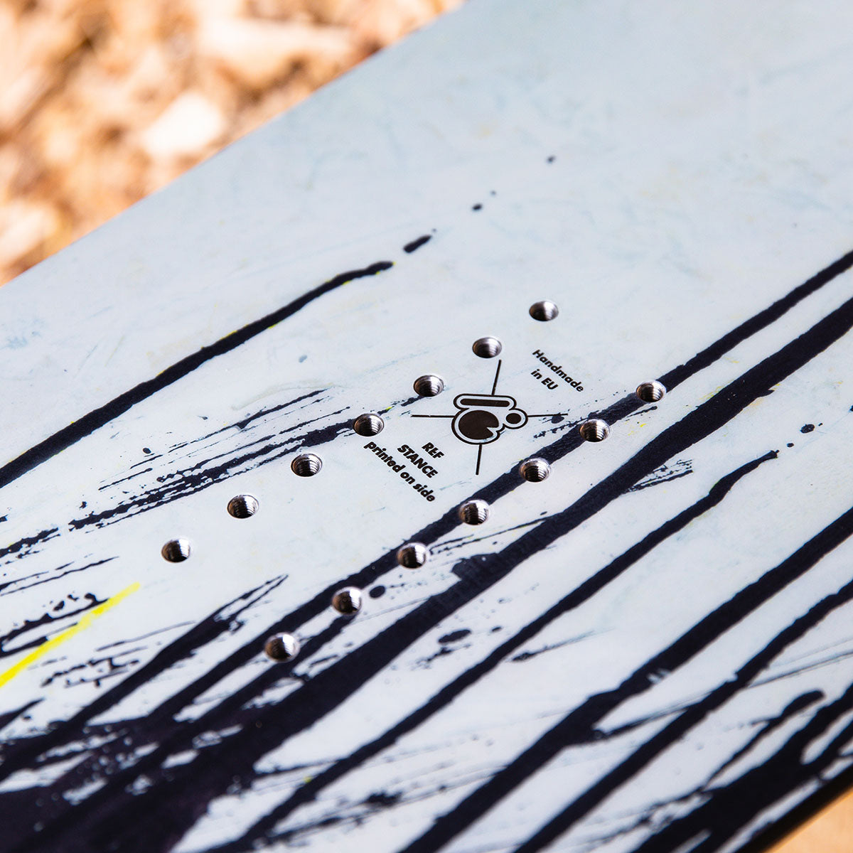 Slash by GiGi  Vertical Snowboard | ApARTment