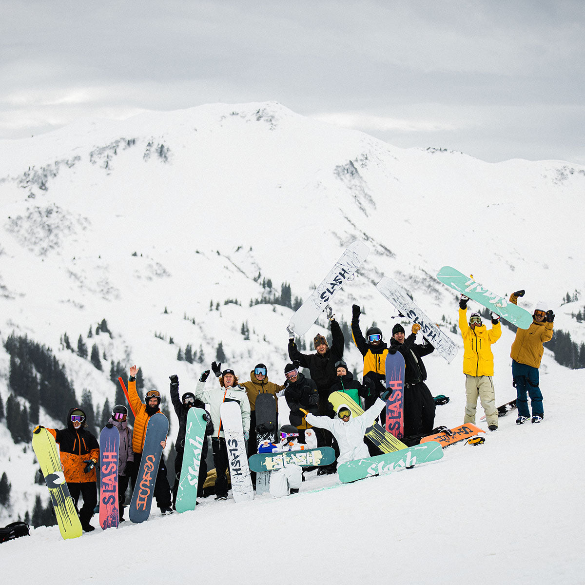 Slash by GiGi  Vertical Snowboard | ApARTment