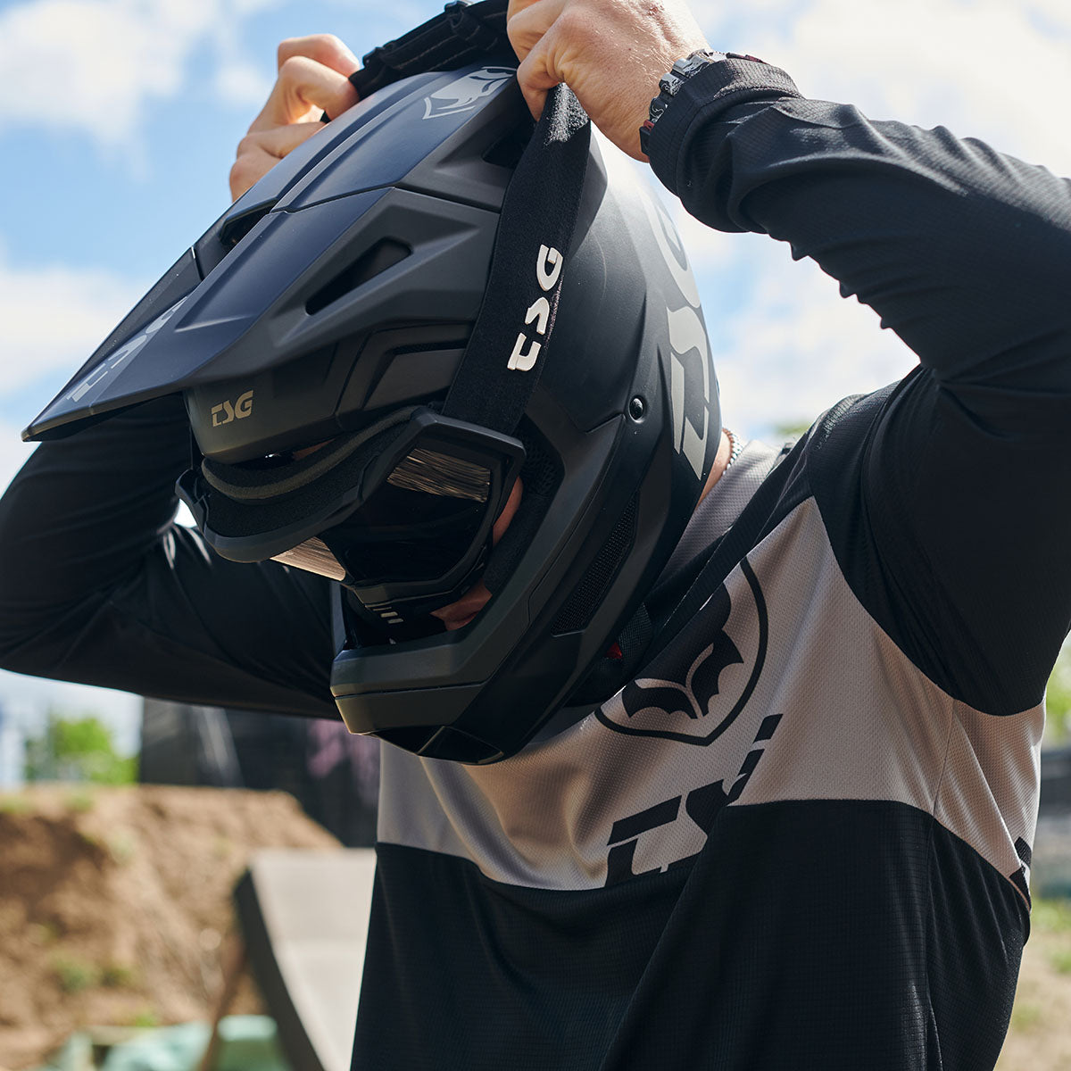 TSG Sentinel Helmet | Full Face Downhill MTB