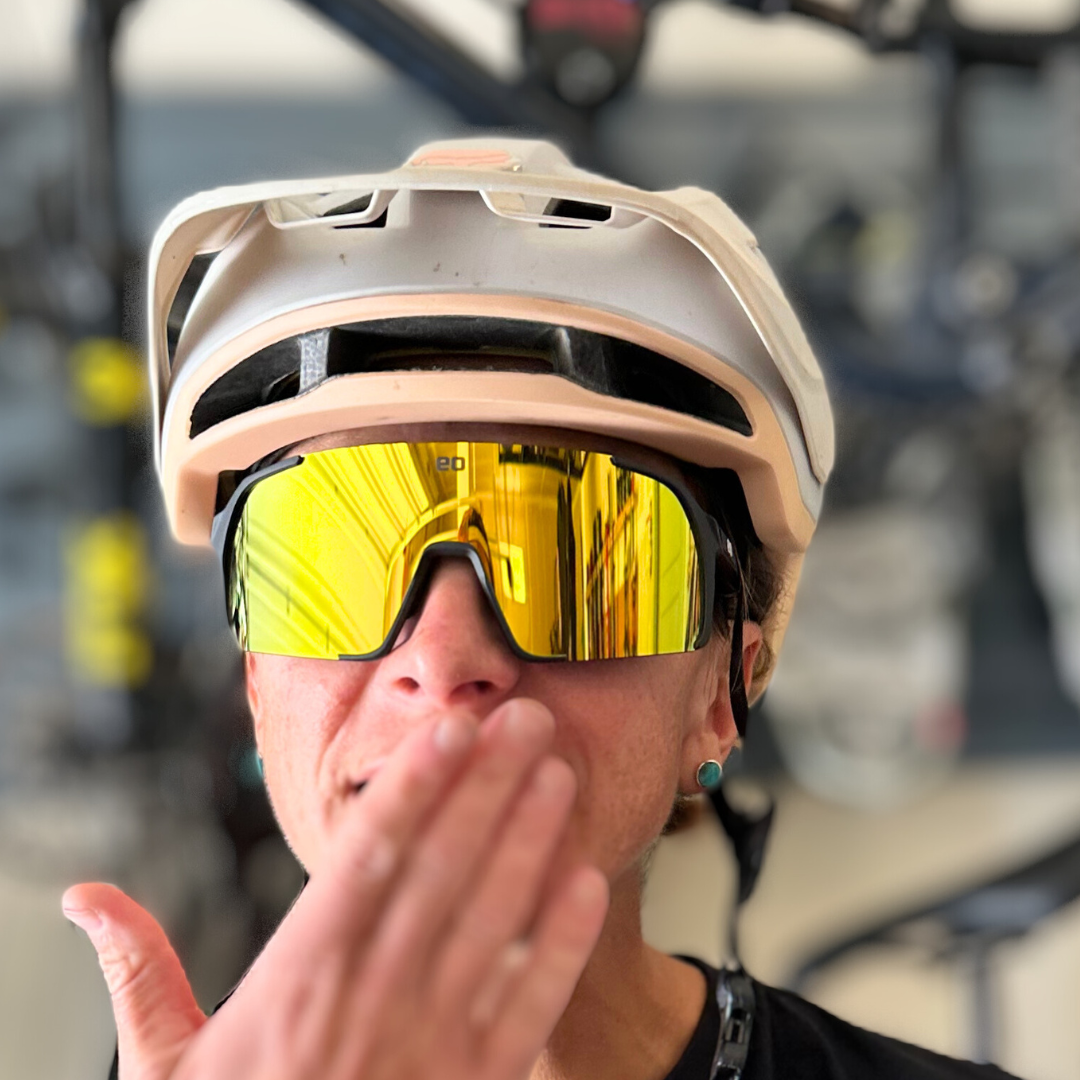 Uno Mas Photochromic+ Sunglasses