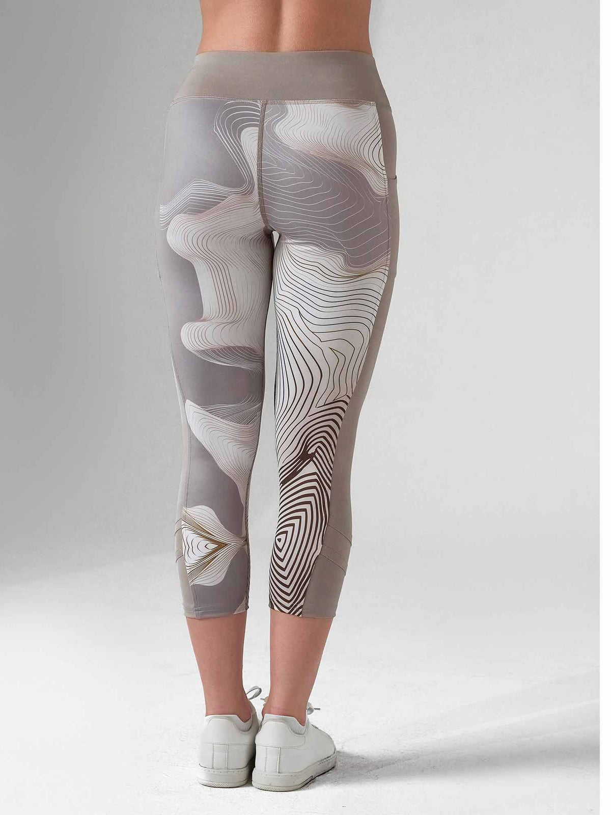 ELLE CAPRI | Performance Compression Leggings with Pockets